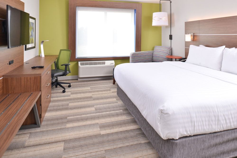 Standard Room, 1 King Bed, Accessible (Mobility)