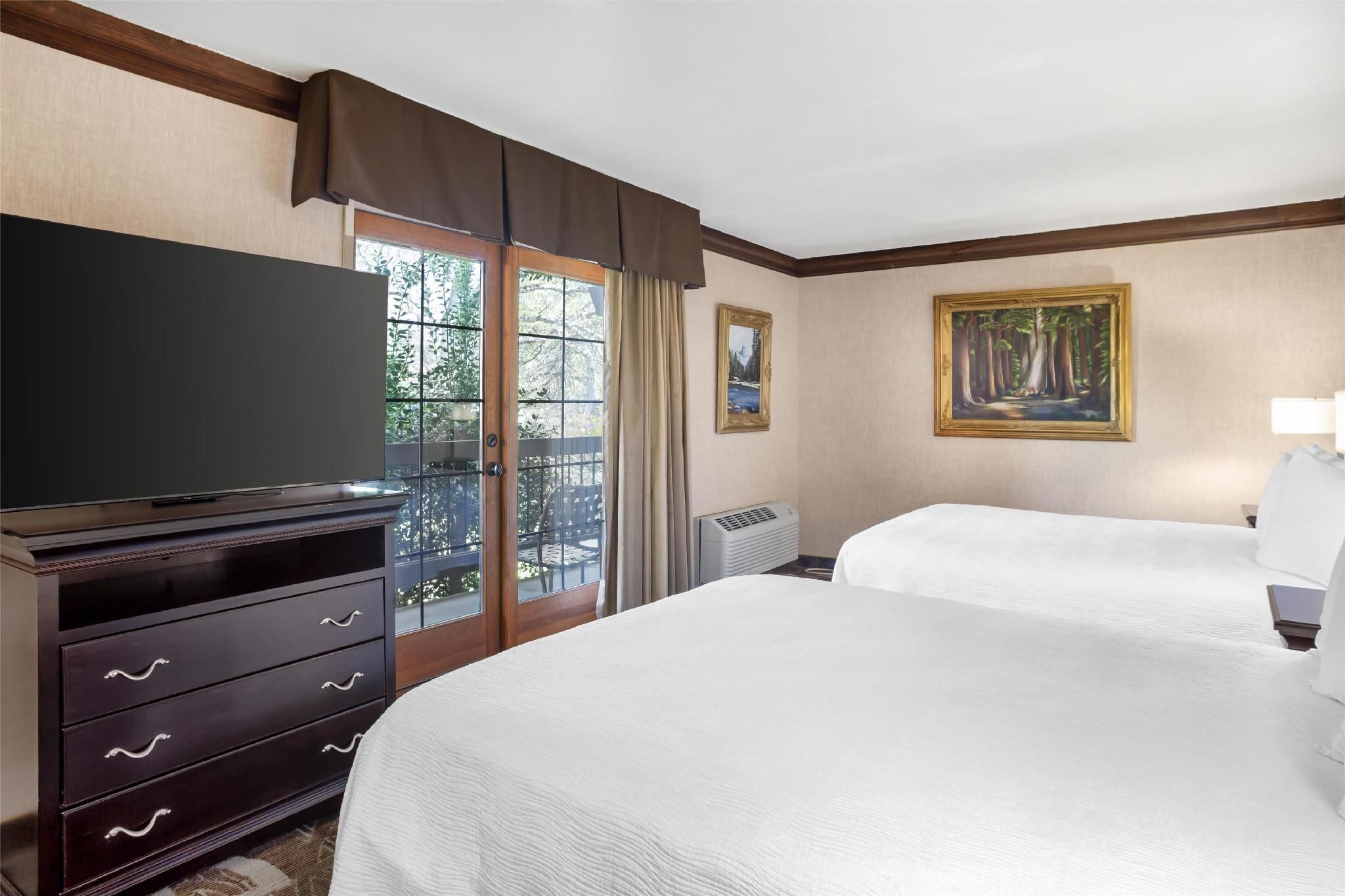 Suite - 4 Queen Beds, Nonsmoking, Family Room