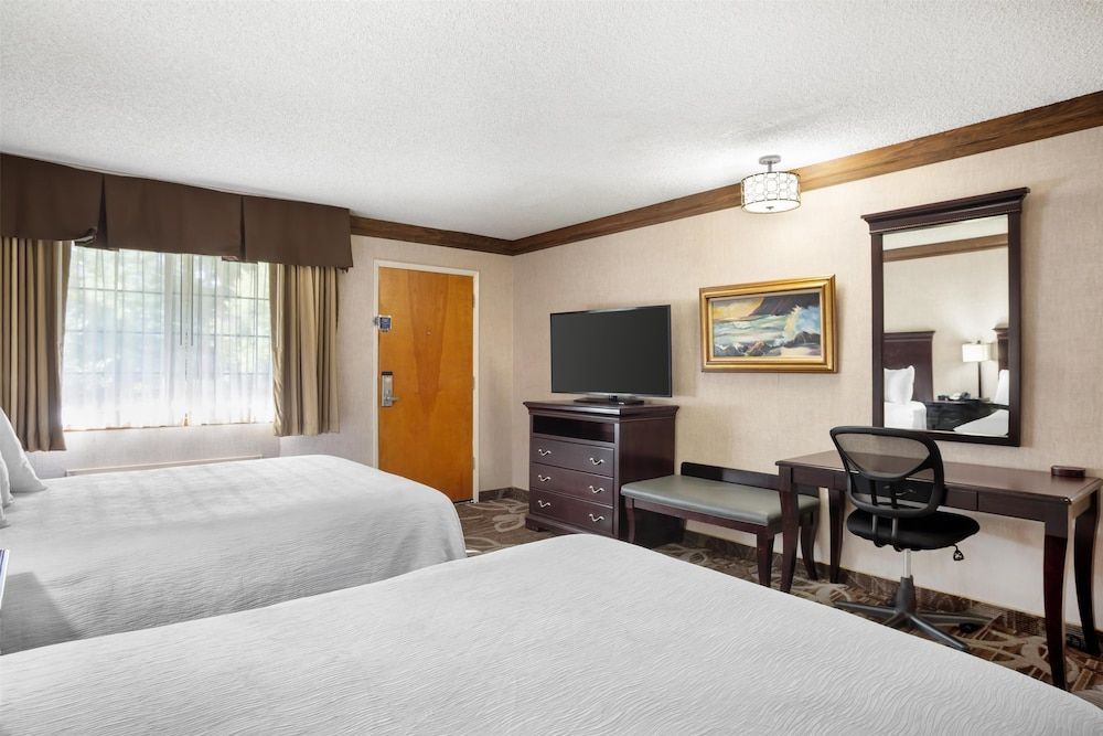 Best Western Plus Yosemite Gateway Inn Family Suite, Multiple Beds, Non Smoking, Refrigerator & Microwave 6