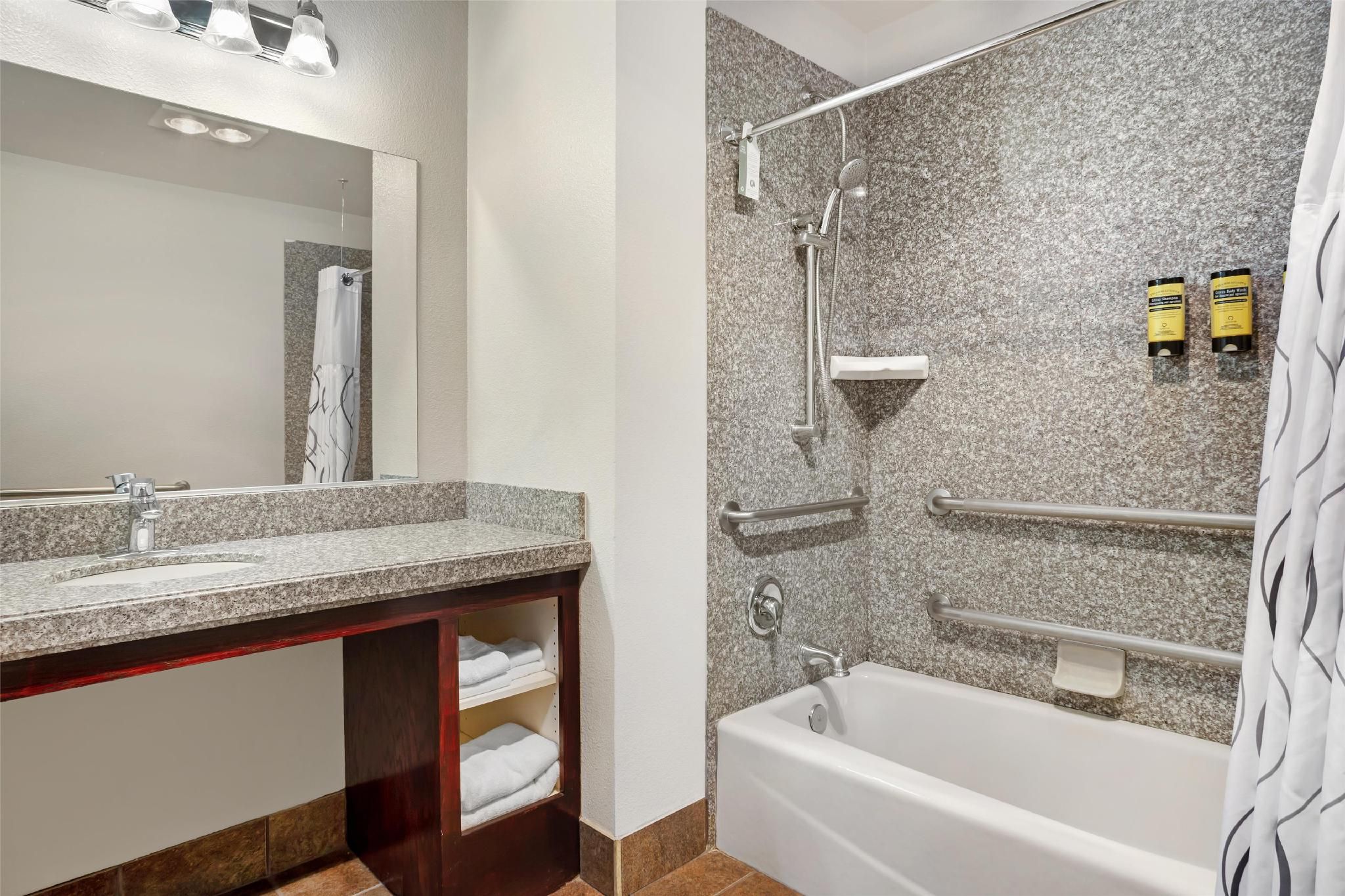 2 queen beds, nonsmoking