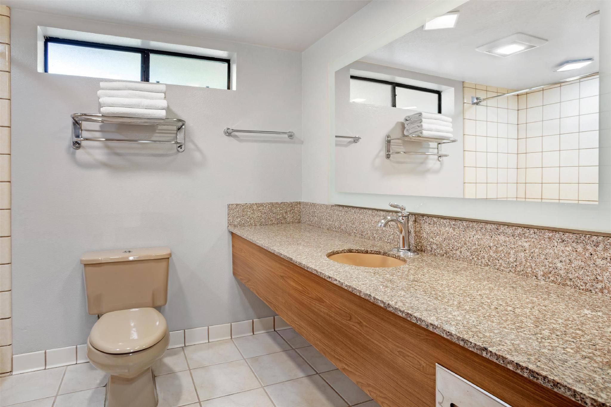 Suite - 4 Queen Beds, Nonsmoking, Family Room