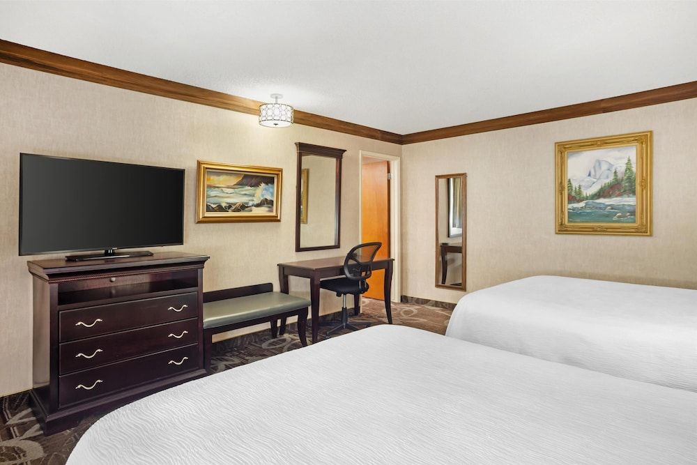 Best Western Plus Yosemite Gateway Inn Family Suite, Multiple Beds, Non Smoking, Refrigerator & Microwave 5