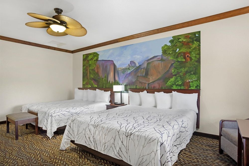Best Western Plus Yosemite Gateway Inn Standard Room, Multiple Beds, Non Smoking 3