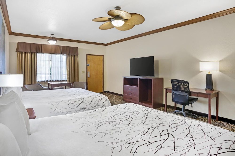 Best Western Plus Yosemite Gateway Inn Standard Room, Multiple Beds, Non Smoking 2