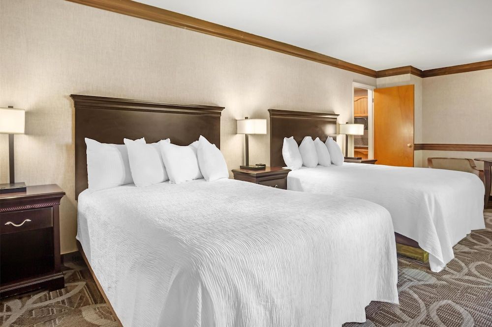 Best Western Plus Yosemite Gateway Inn Family Suite, Multiple Beds, Non Smoking, Refrigerator & Microwave 3