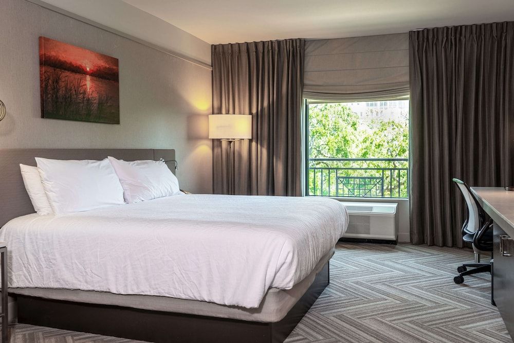 Room, 1 King Bed, Non Smoking (Hearing Accessible)