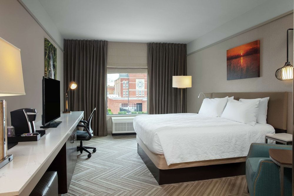 Room, 1 King Bed, Non Smoking (Hearing Accessible)