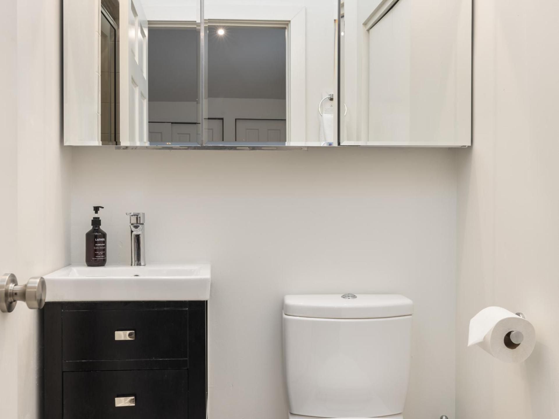 Four-Bedroom Deluxe Apartment