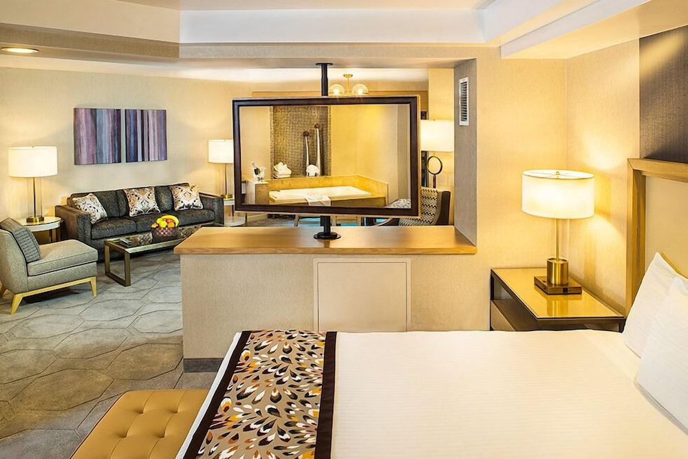 Petite Suite with Soaking Tub, Non - Smoking