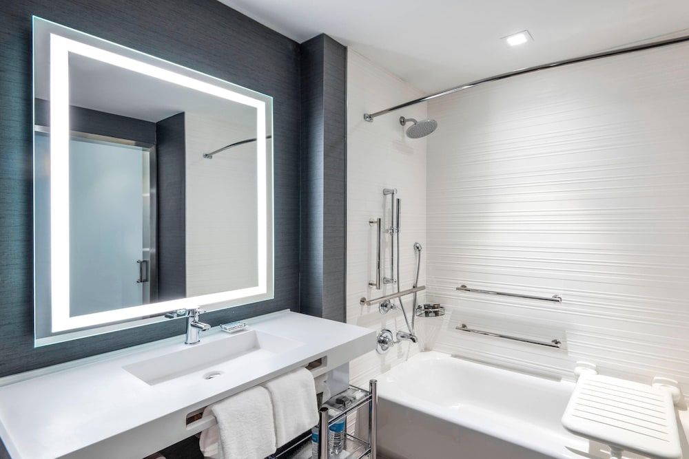 AC Hotel by Marriott Denver Downtown Classic Room, 1 King Bed (Hearing Accessible) 5