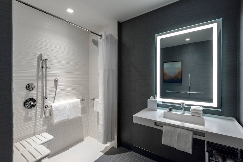 AC Hotel by Marriott Denver Downtown Classic Room, 1 King Bed (Hearing Accessible) 4