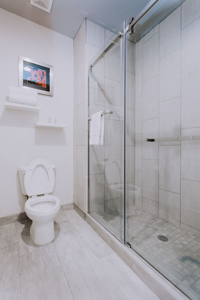 Palace Inn Airtex Basic Room, 1 King Bed 8