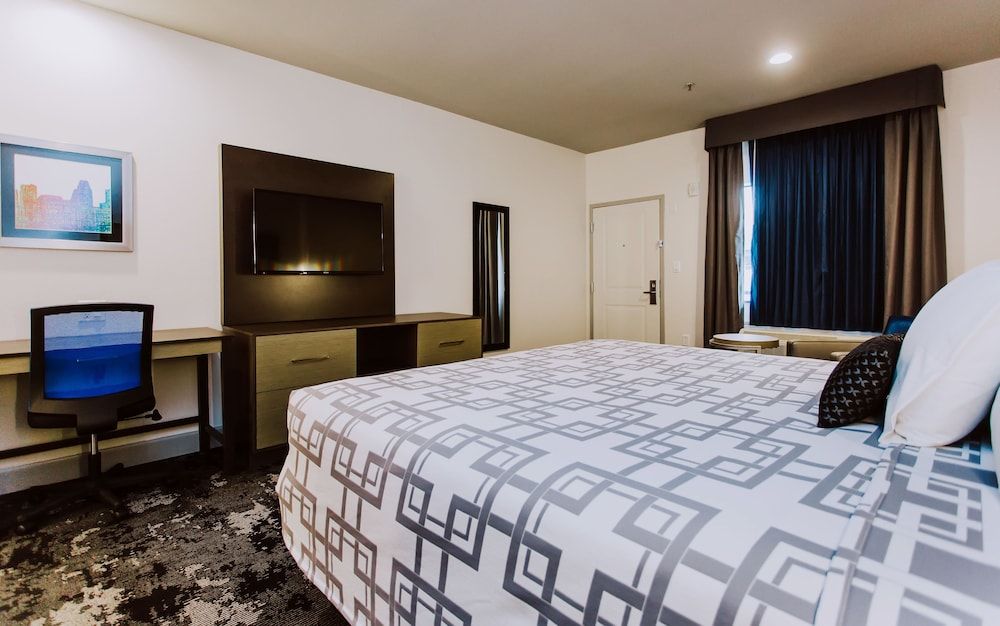 Palace Inn Airtex Basic Room, 1 King Bed 4