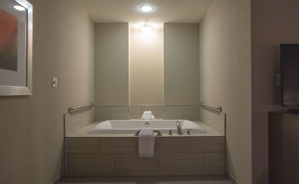Room, 1 King Bed, Jetted Tub