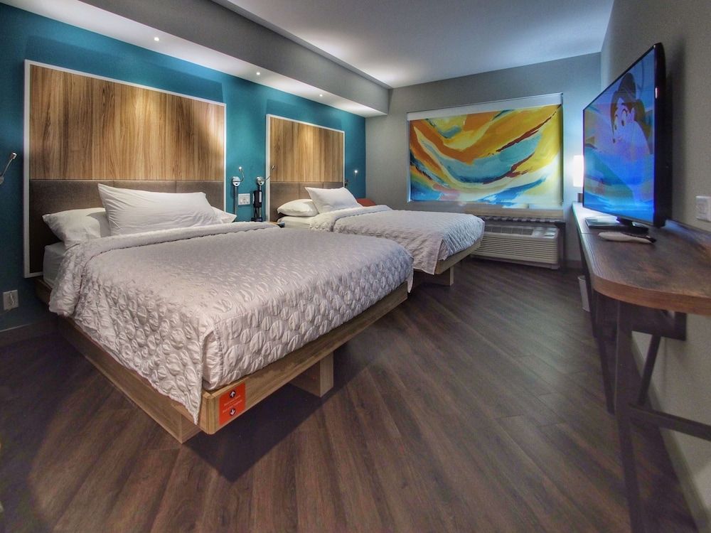 Room, 2 Queen Beds, Accessible, Bathtub