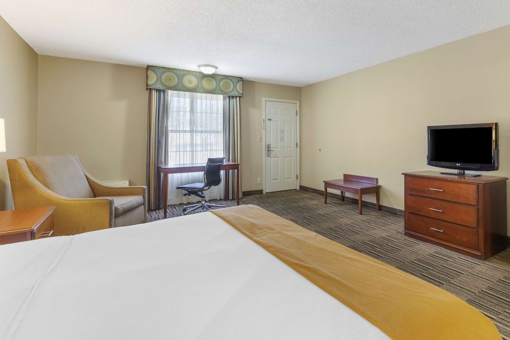 Best Western Sunday House Inn Standard Room, 1 King Bed, Smoking