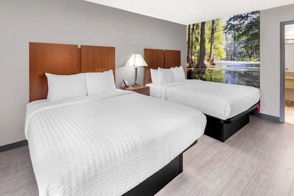 Clarion Pointe Morrow - Atlanta South Standard Room, 2 Queen Beds, Smoking 3