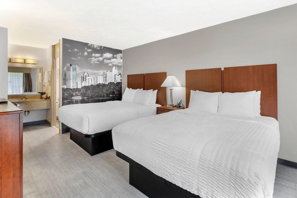 Clarion Pointe Morrow - Atlanta South Standard Room, 2 Queen Beds, Smoking 6