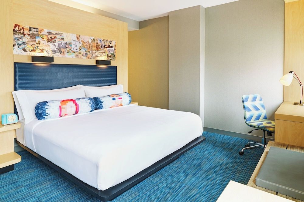 Room, 1 King Bed (Hearing Accessible)