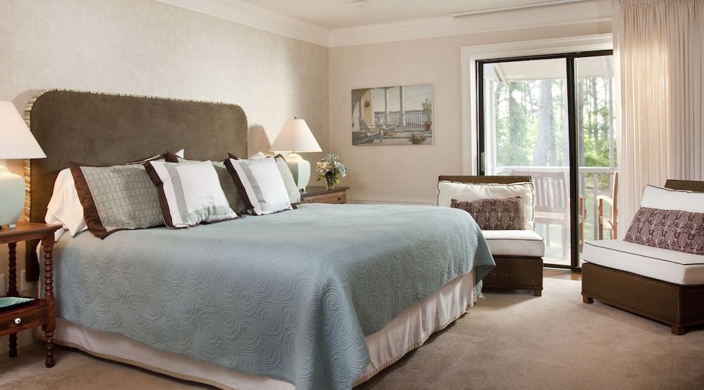 Refuge Inn Deluxe Room, 1 King Bed 2