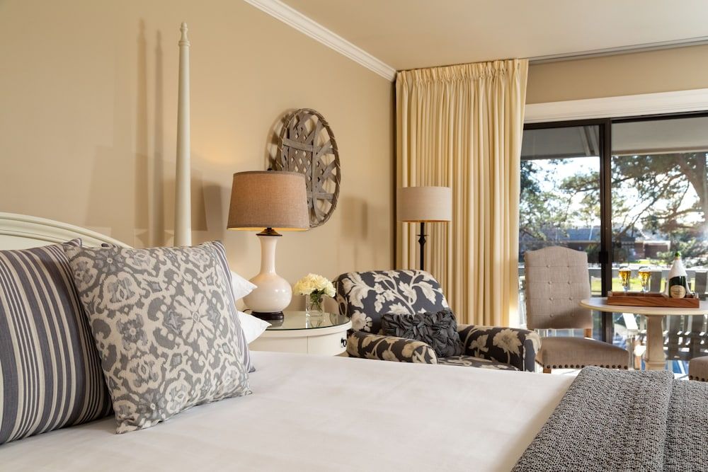 Refuge Inn Deluxe Room, 1 King Bed 8