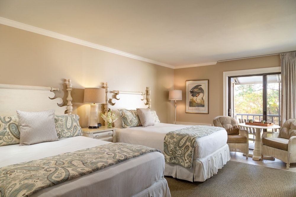 Refuge Inn Deluxe Room, 2 Queen Beds 5