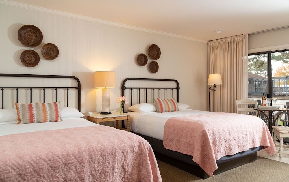 Refuge Inn Deluxe Room, 2 Queen Beds 10