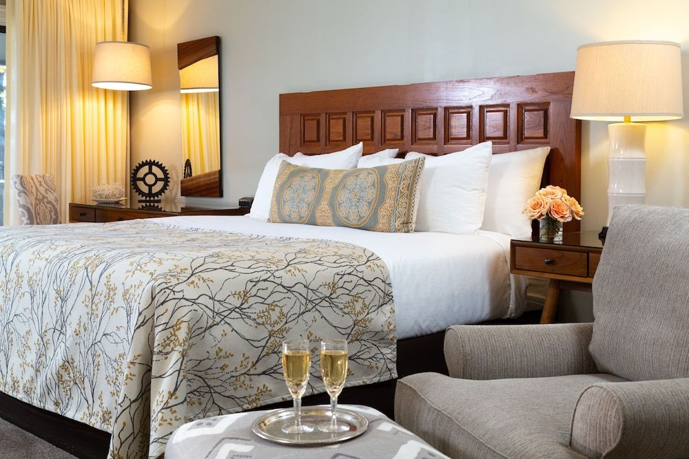 Refuge Inn Deluxe Room, 1 King Bed 12