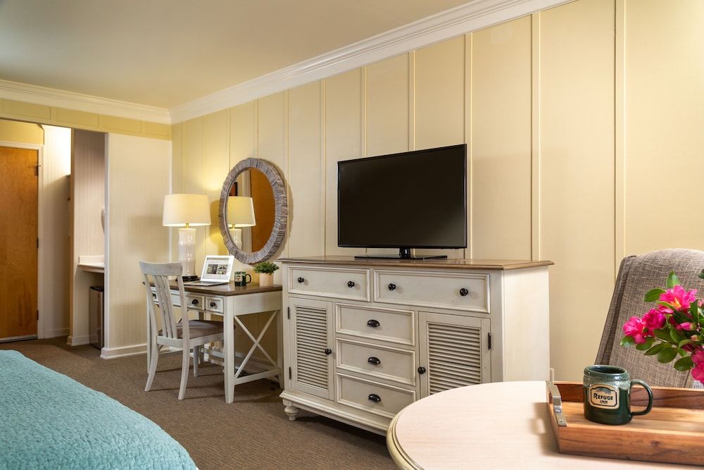 Refuge Inn Deluxe Room, 2 Queen Beds 3