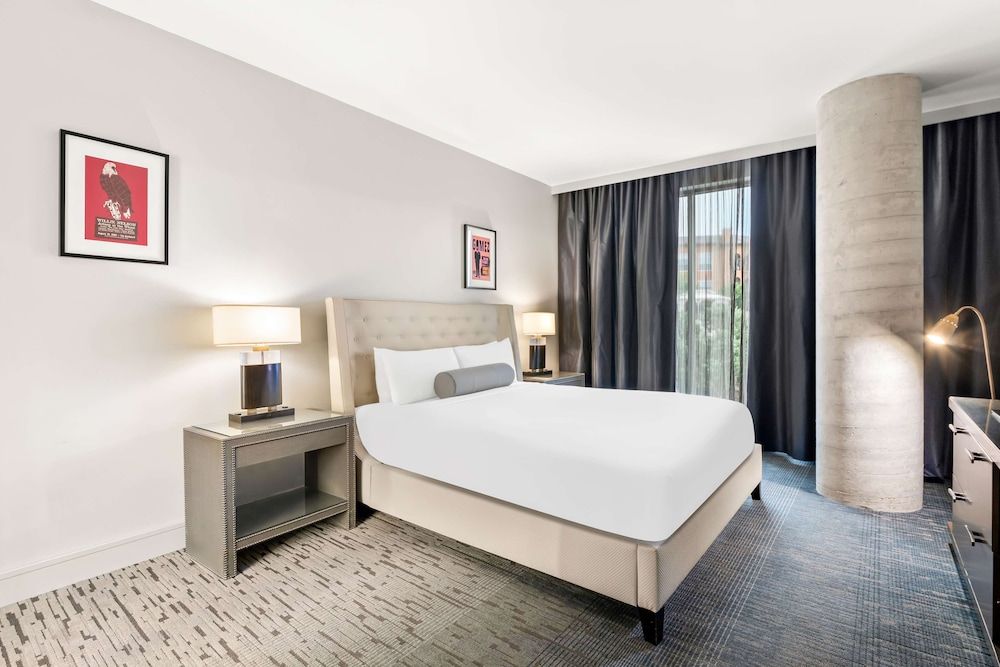 Deluxe Room (King Murphy Bed Parlor)