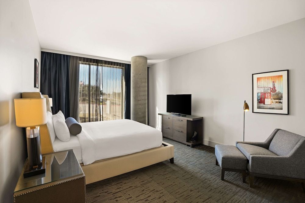 Deluxe Room (King Murphy Bed Parlor)