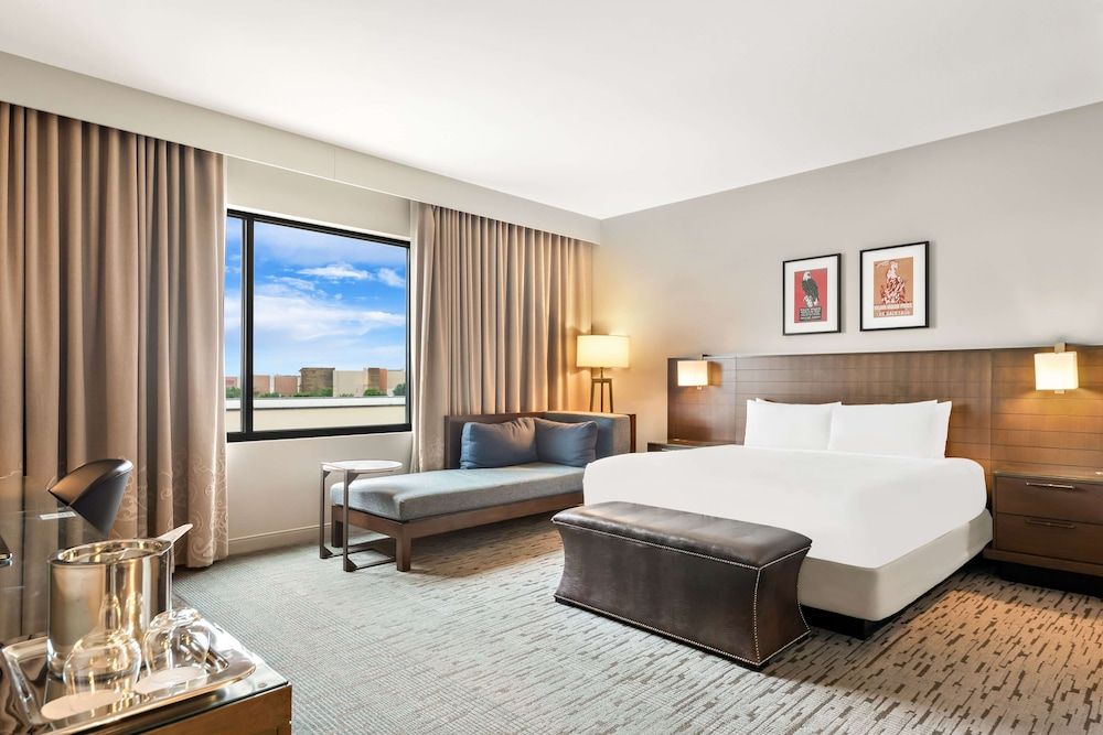 Premier Room, 1 King Bed, Multiple View (Preferred)