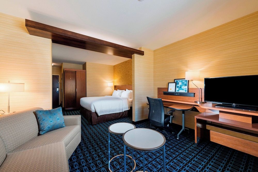 Suite, 1 King Bed with Sofa bed (Mobility/Hearing Access, Roll-In Shwr)