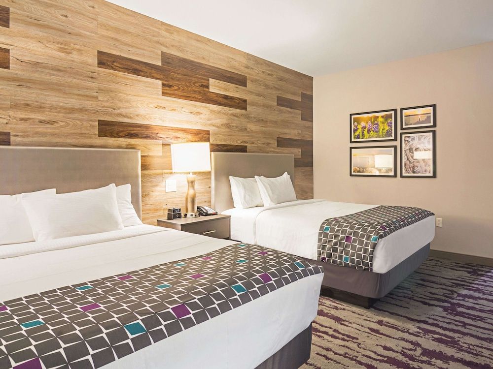 Room, 2 Queen Beds, Accessible, Non Smoking (Hearing, Mobility Roll-In Shower)