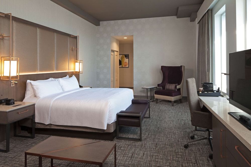 Superior Room, 1 King Bed (Airport View)