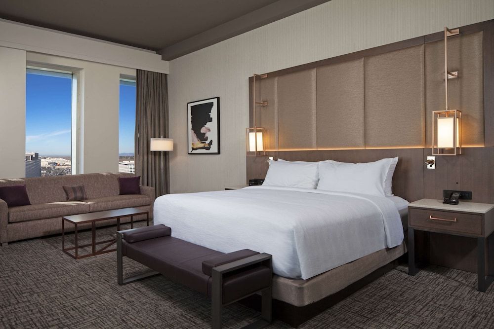 Superior Room, 1 King Bed (Airport View)