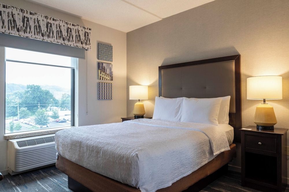Room, 1 Queen Bed, Non Smoking, Refrigerator