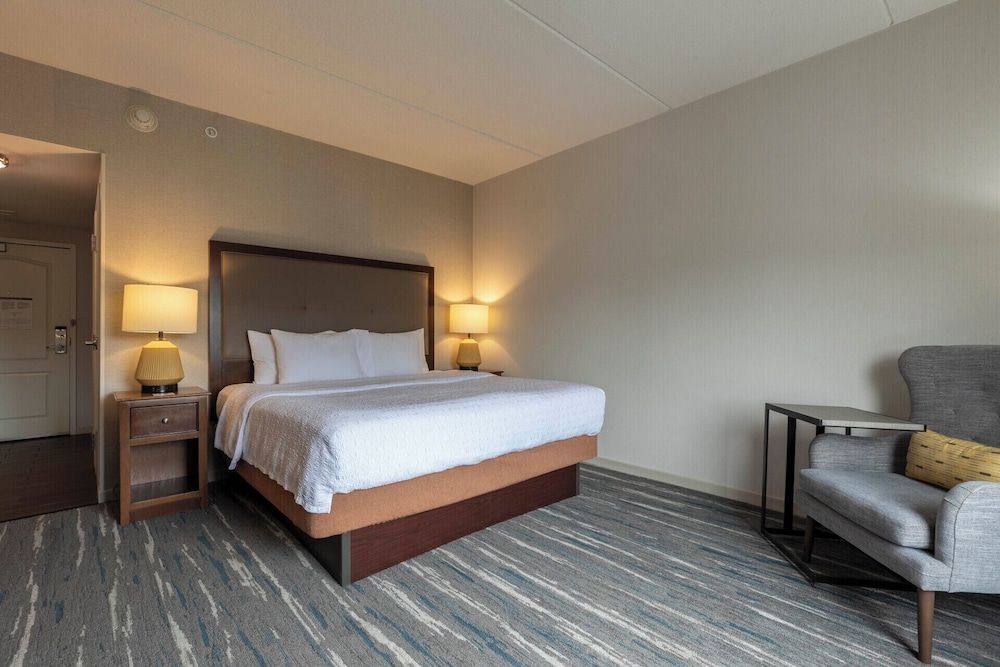 Hampton Inn & Suites Pittsburgh/Harmarville