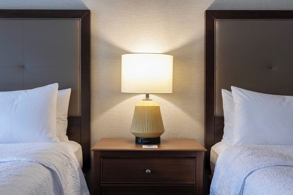 Hampton Inn & Suites Pittsburgh/Harmarville Room, 2 Queen Beds, Non Smoking, Refrigerator 3