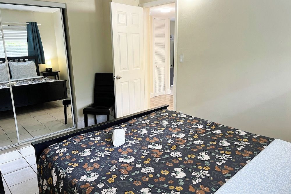 Sunny Isles Apartments Classic Apartment, 2 Bedrooms 4