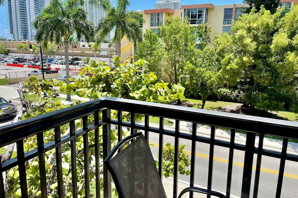 Sunny Isles Apartments Classic Apartment, 2 Bedrooms 8