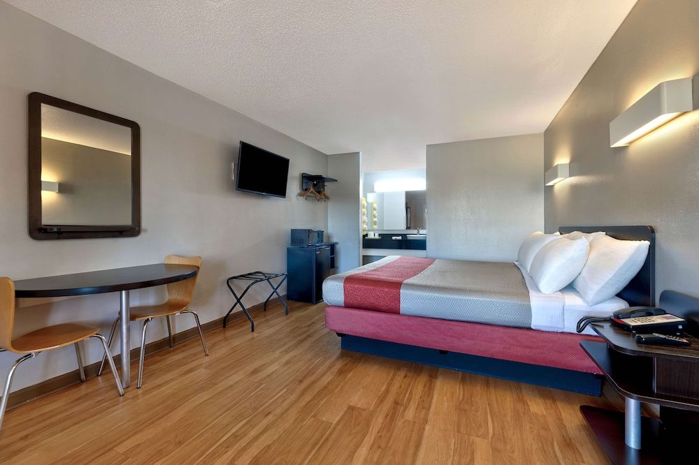 Motel 6 Cookeville, TN Standard Suite, 1 King Bed, Smoking