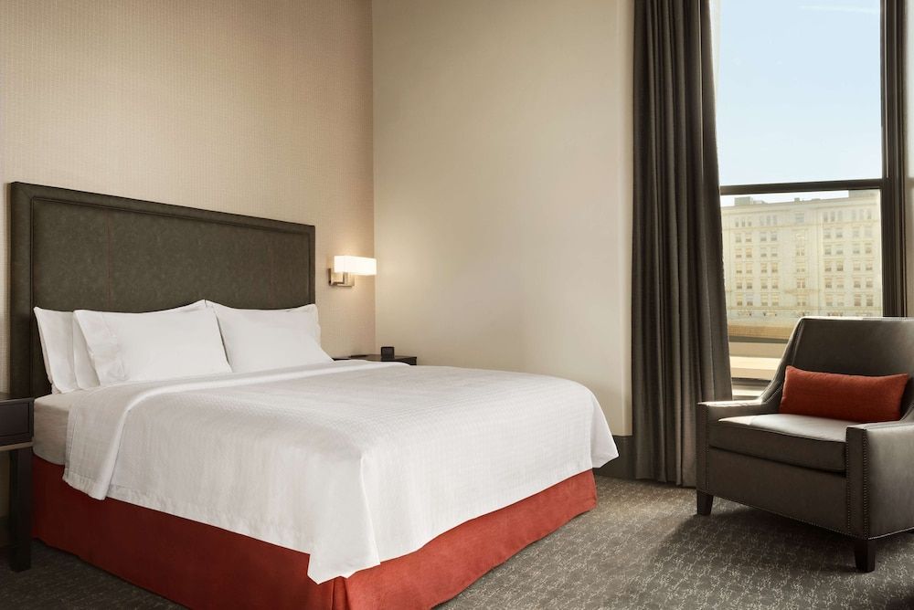 Studio, 1 King Bed, Accessible, Bathtub