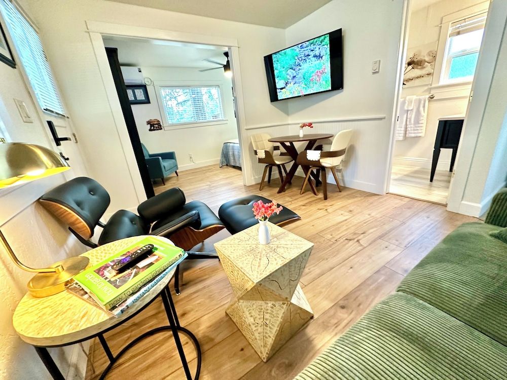 The Pines Inn and Cottages Comfort Cottage, 1 Bedroom 8