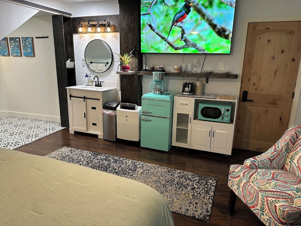 The Pines Inn and Cottages King Room 11 7