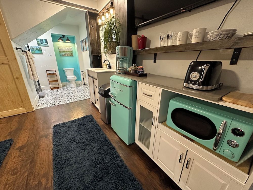 The Pines Inn and Cottages King Room 11 8