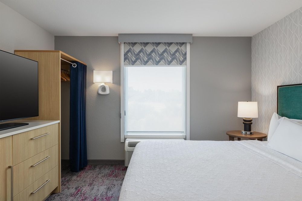 Suite, 1 King Bed, Accessible (Hearing)