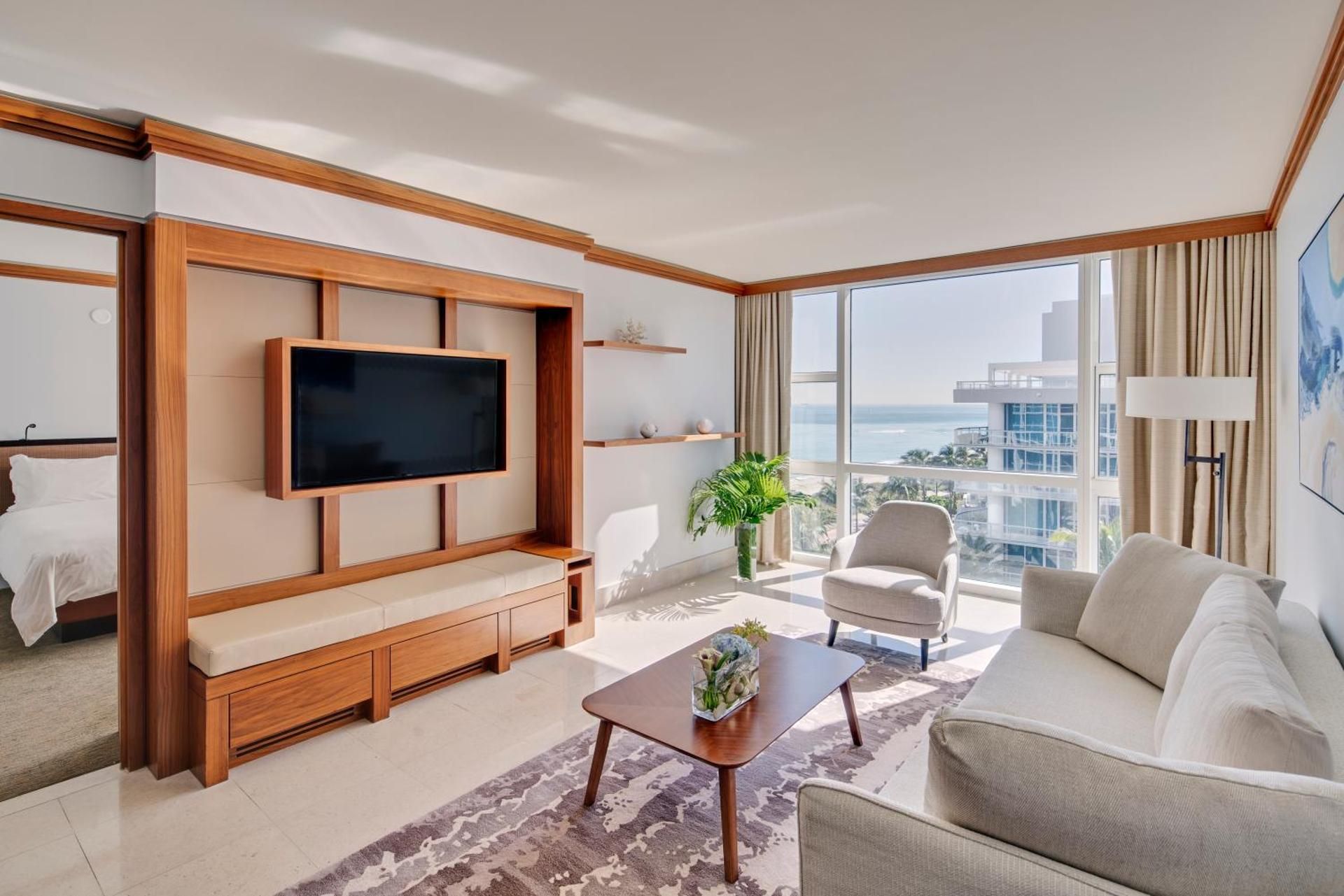 One-Bedroom Apartment King Bed with Ocean View