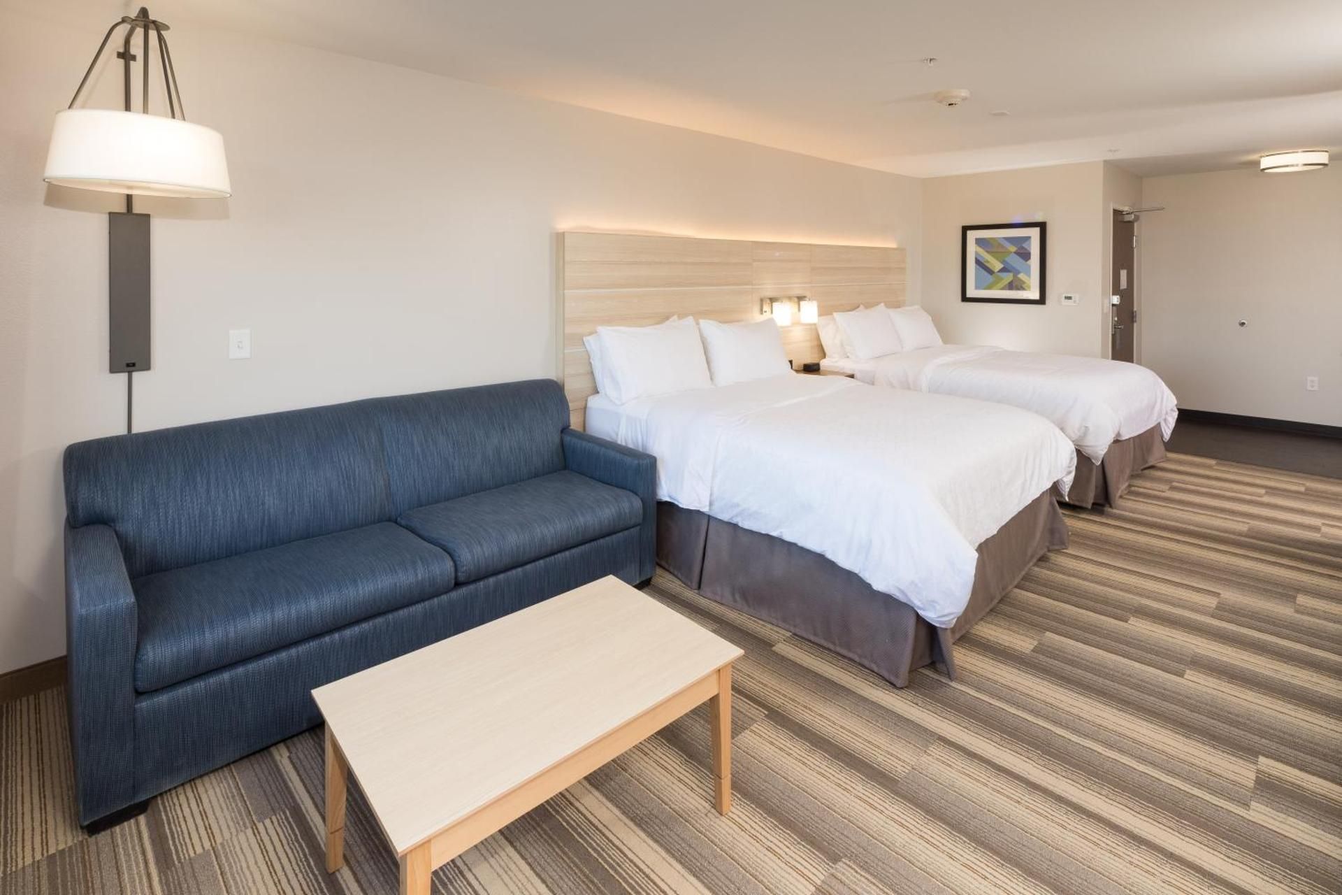 1 King Bed Suite Comm Accessible Tub