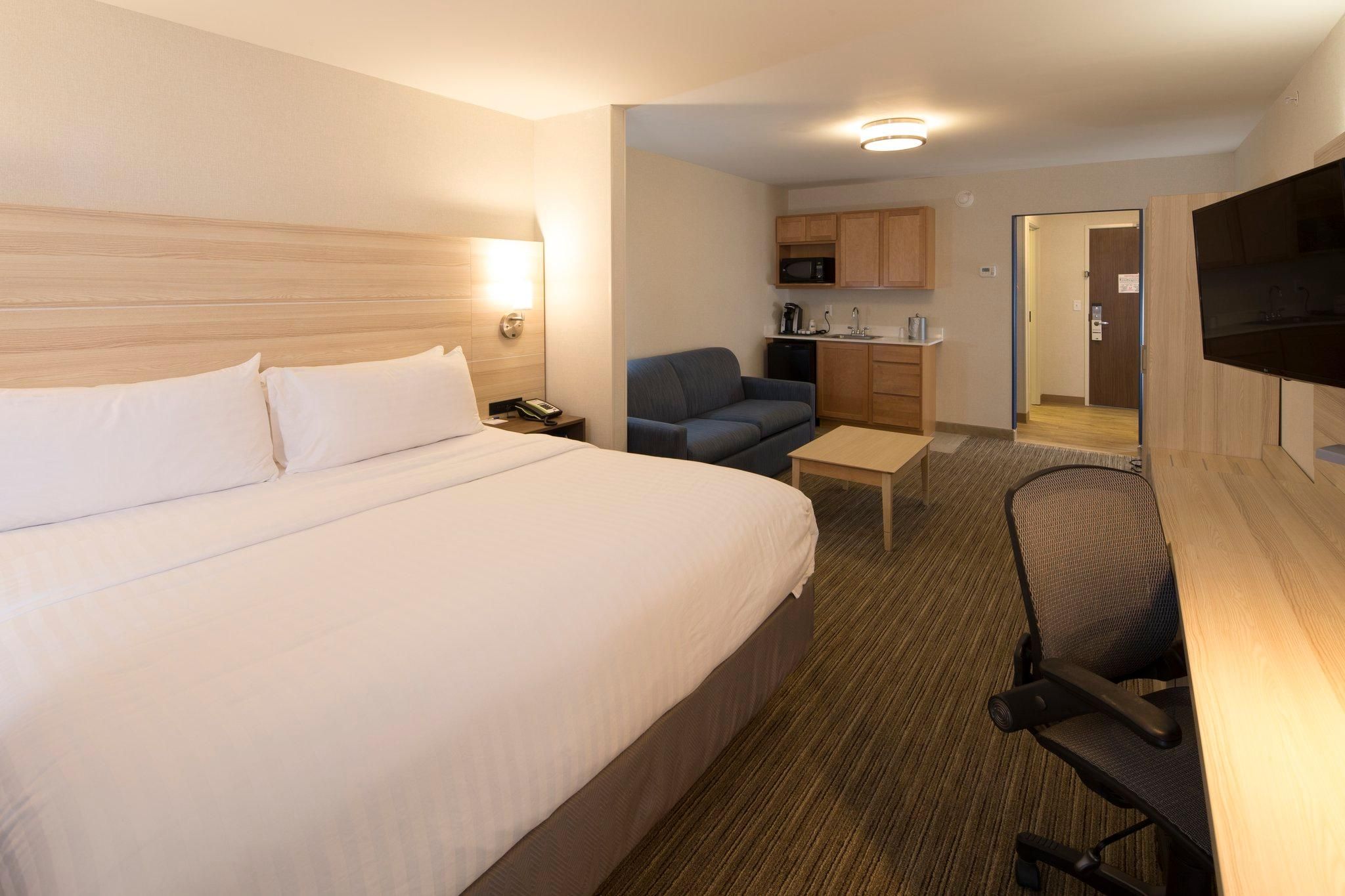 1 King Bed Suite